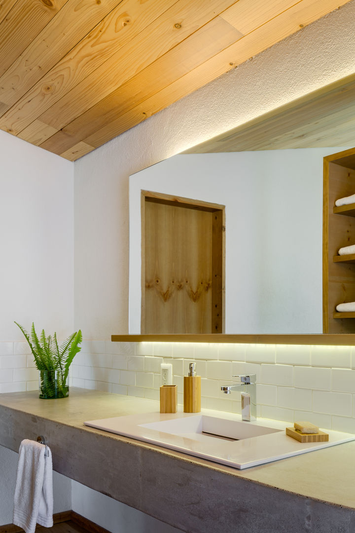 Detalle baño principal - Casa tipo Weber Arquitectos Baños de estilo escandinavo
