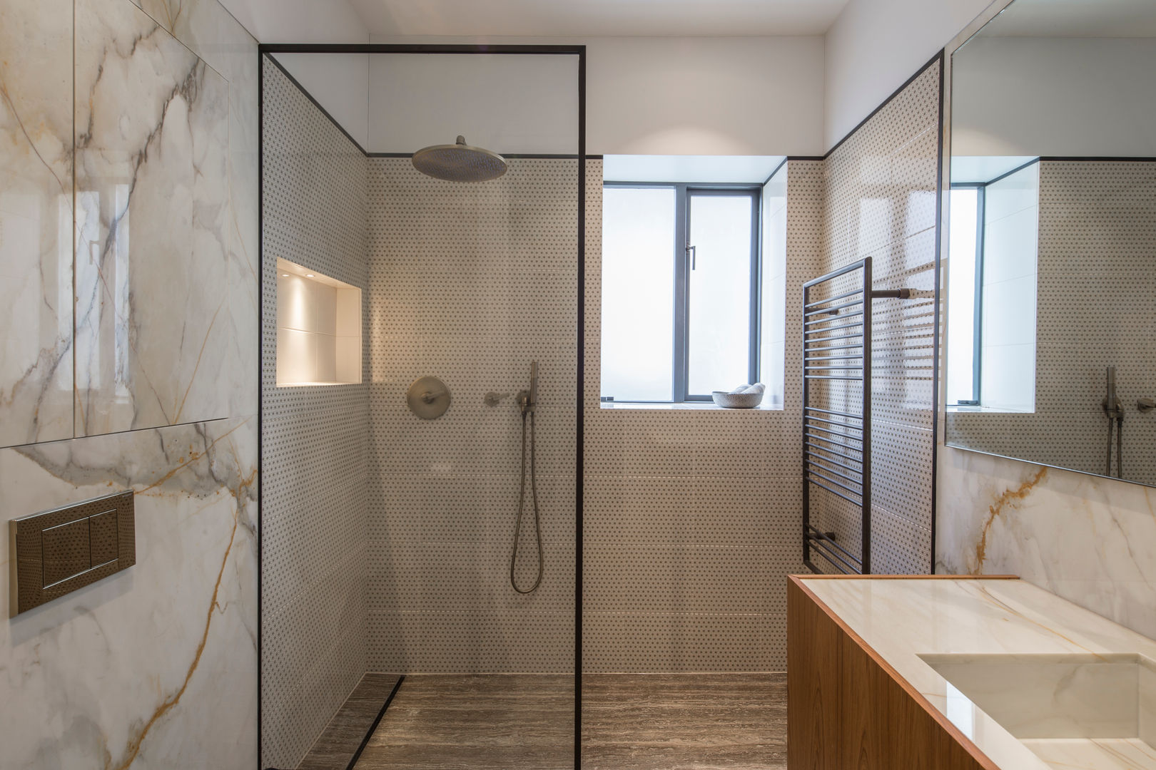 Guest Bathroom - Belsize Park Roselind Wilson Design 現代浴室設計點子、靈感&圖片 dream bathroom,industrial-look bathroom,natural stone,natural stone