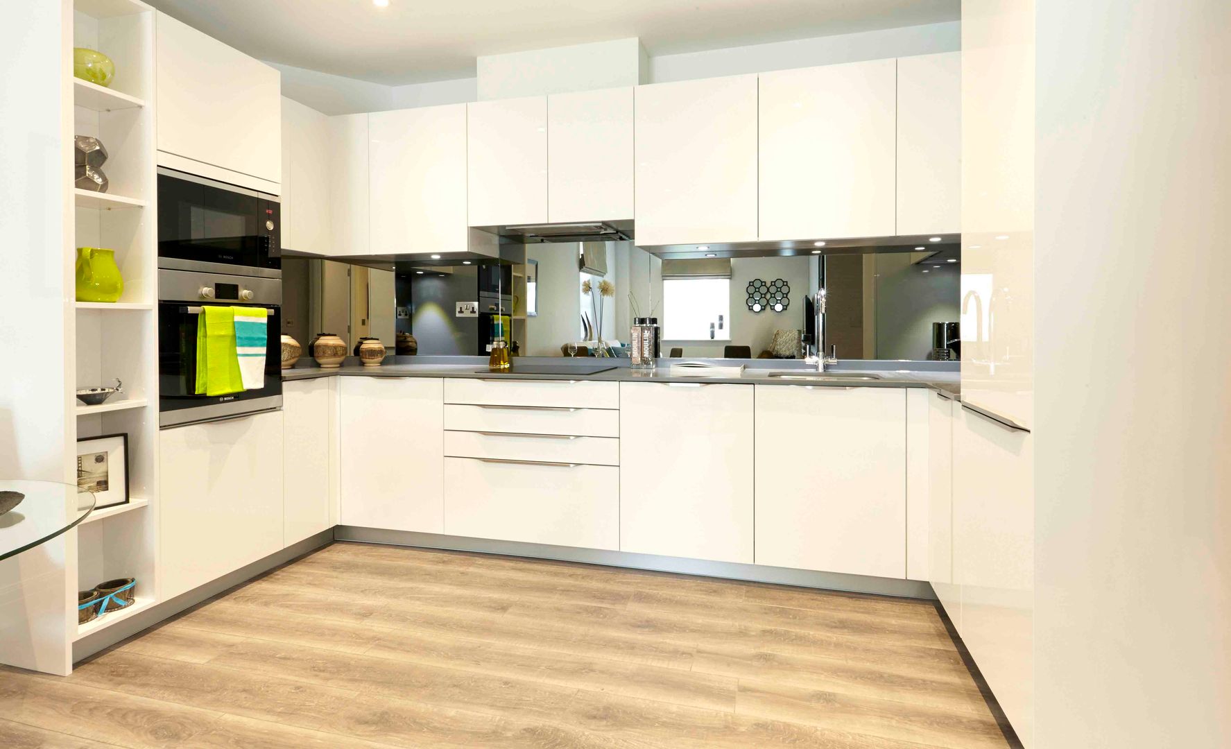 U-Shape Cream Ivory colours gloss Kitchen design Schmidt Kitchens Barnet Commercial spaces کوارٹج Commercial Spaces