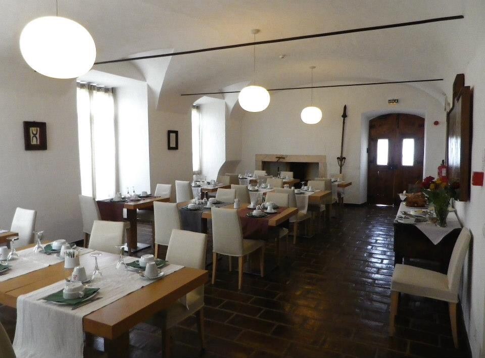 HERDADE VALMONTE HOTEL, pedro quintela studio pedro quintela studio Rustic style dining room