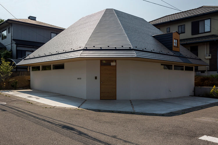 宇都宮・屋根の家, 中山大輔建築設計事務所/Nakayama Architects 中山大輔建築設計事務所/Nakayama Architects Houses