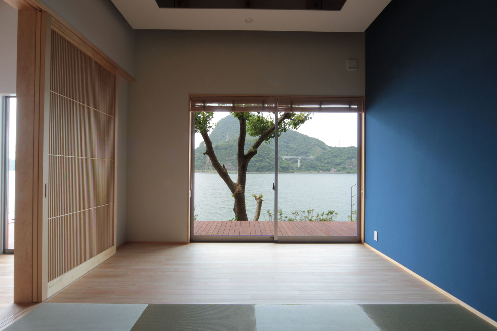 三角西港の家, 坂本達哉建築設計事務所 坂本達哉建築設計事務所 Modern style bedroom