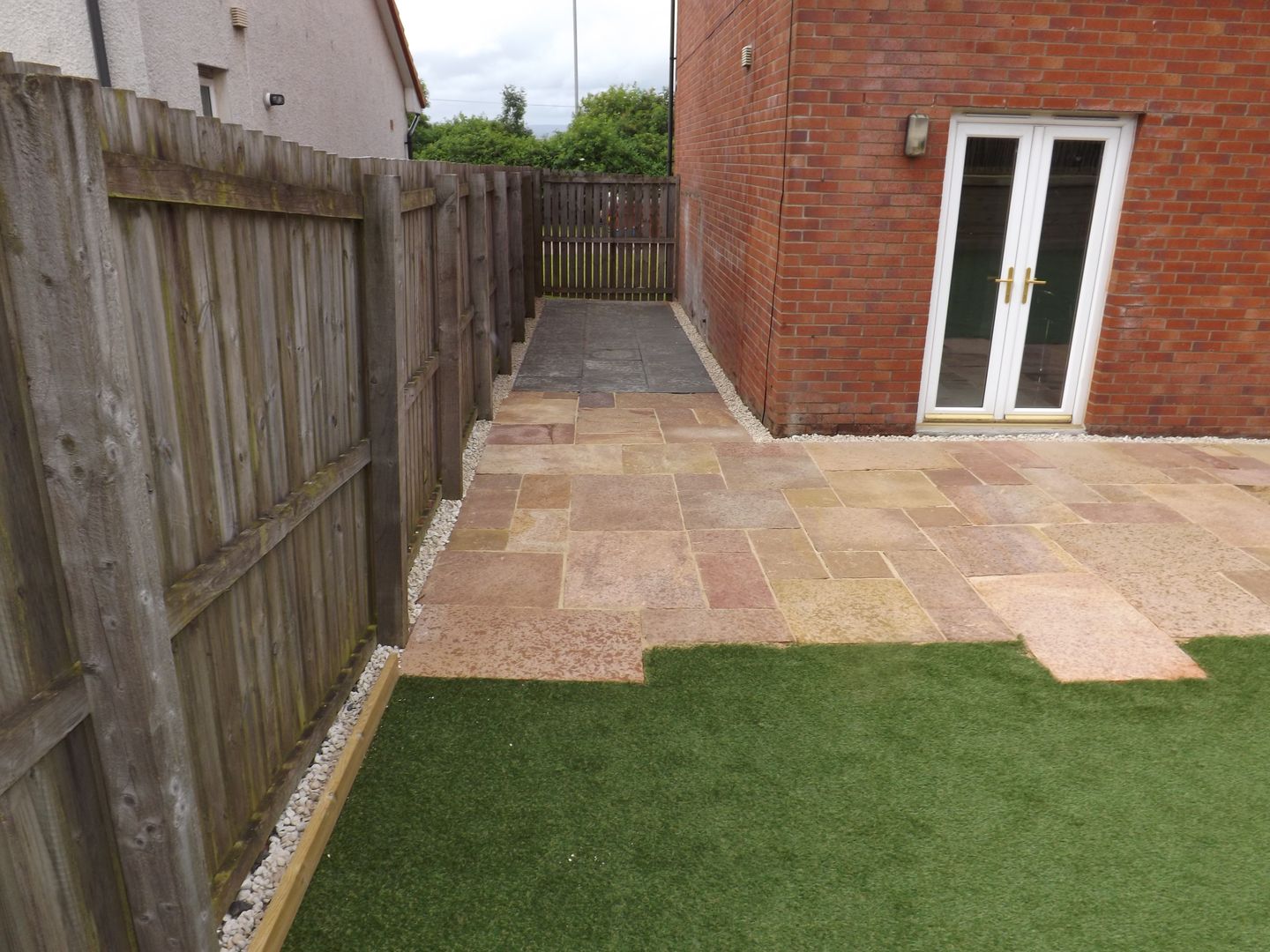 Sandstone paving area., Bradshaw contracts ltd Bradshaw contracts ltd Modern Garden