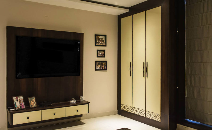 Singh Residence, StudioEzube StudioEzube Modern style bedroom Wood Wood effect Wardrobes & closets