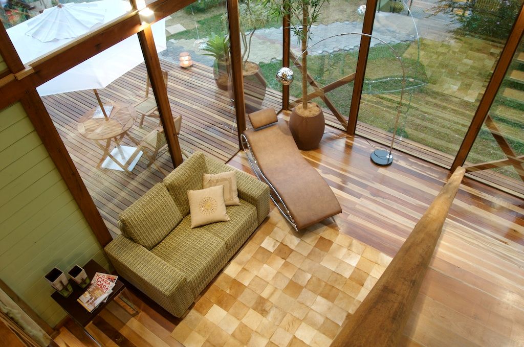 Chalé de Praia, Juliana Lahóz Arquitetura Juliana Lahóz Arquitetura Tropical style living room Wood Wood effect