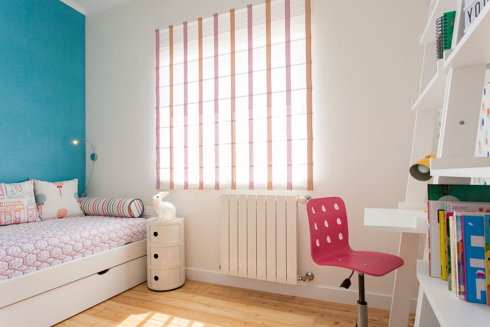 Moradia c/ 2 quartos - Cascais, Traço Magenta - Design de Interiores Traço Magenta - Design de Interiores Dormitorios infantiles modernos: