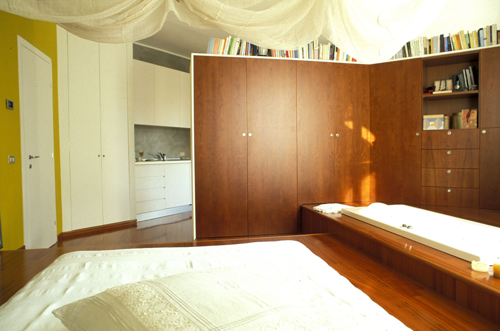 MONOLOCALE FENG SHUI, ROBERTA DANISI architetto ROBERTA DANISI architetto Modern style bedroom