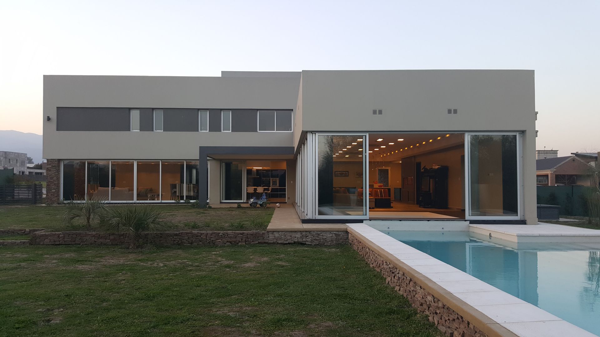 Casa Los Olivos 1, Saleme Sanchez Arquitectos Saleme Sanchez Arquitectos Modern houses گلاس