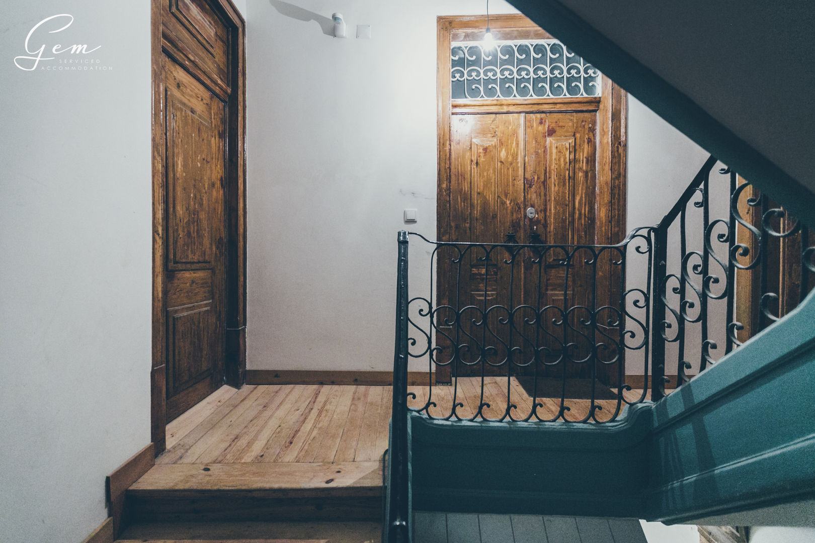 Casa Pombalina: "de velho a novo".​, Obrasdecor Obrasdecor Rustic style corridor, hallway & stairs Wood Wood effect