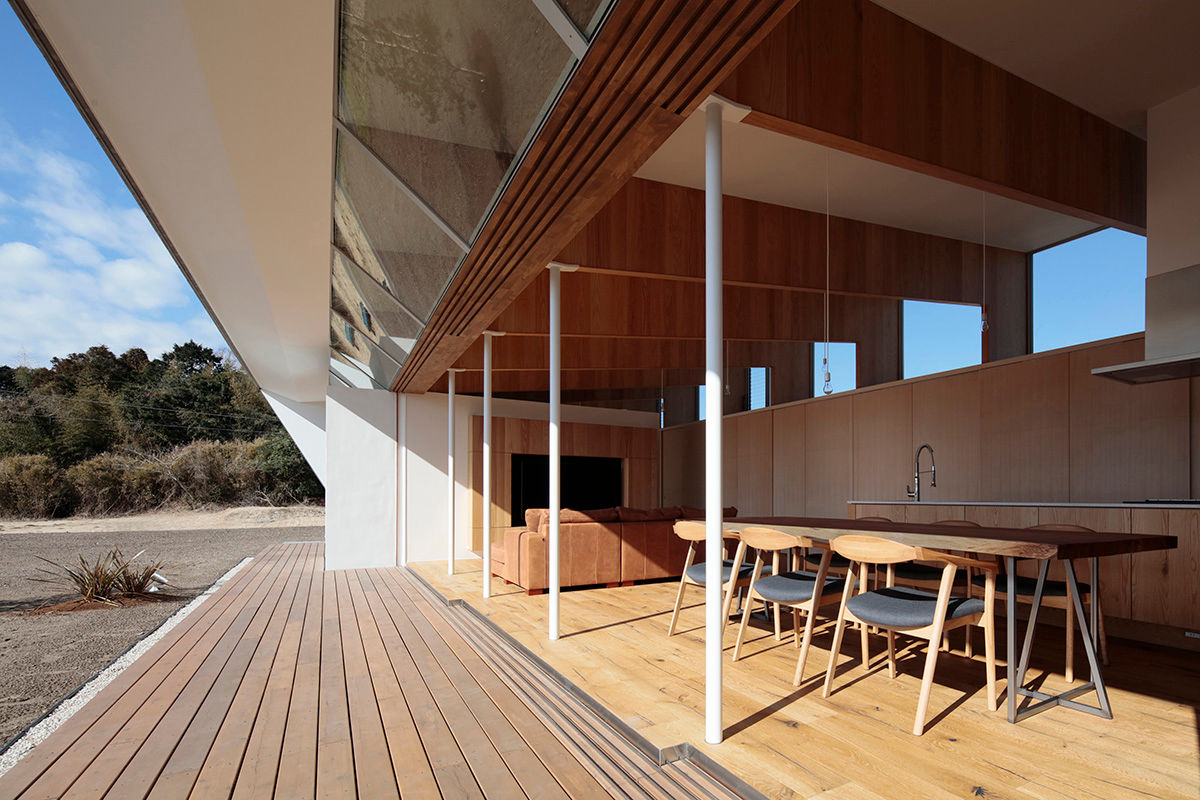 いつも日なた、いつも日かげの家, 桑原茂建築設計事務所 / Shigeru Kuwahara Architects 桑原茂建築設計事務所 / Shigeru Kuwahara Architects Patios & Decks