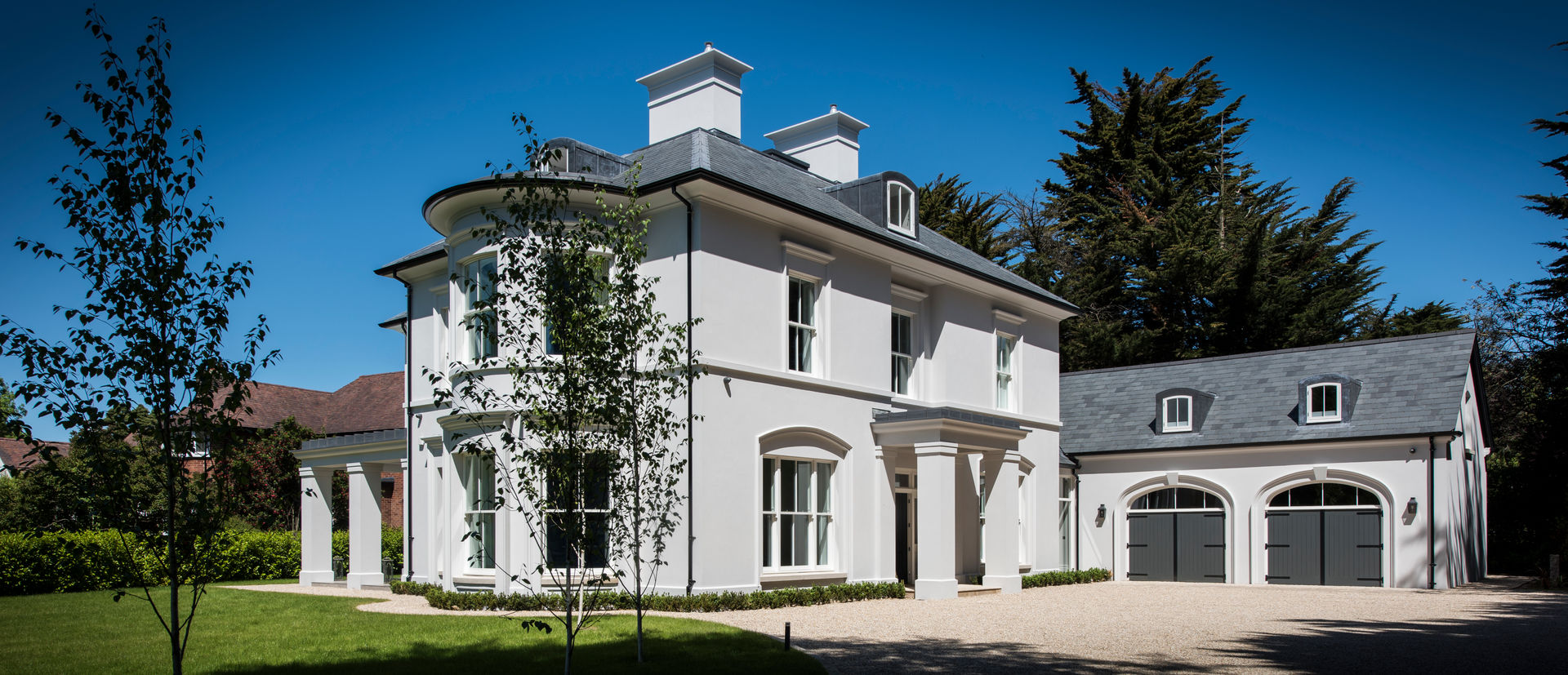 Modern classical villa with curved bay and elliptical staircase, Des Ewing Residential Architects Des Ewing Residential Architects Rumah Klasik