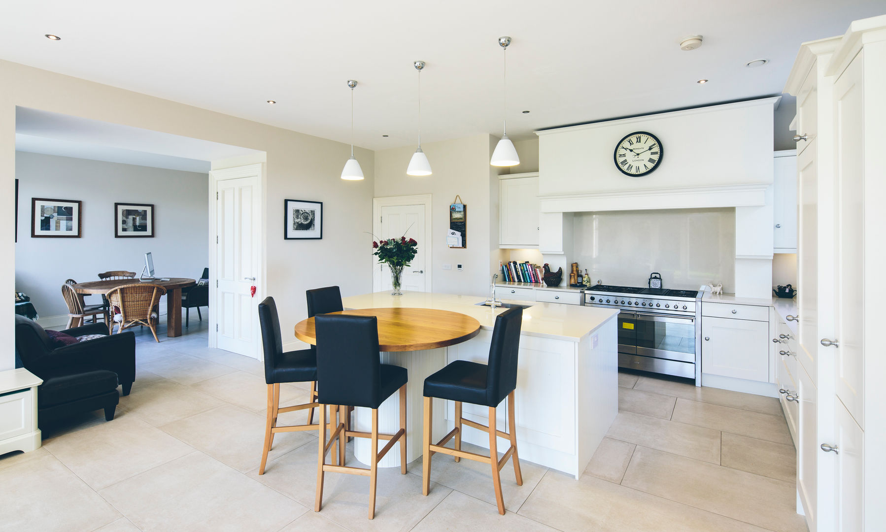 Modest simple classical family home, Des Ewing Residential Architects Des Ewing Residential Architects Kitchen