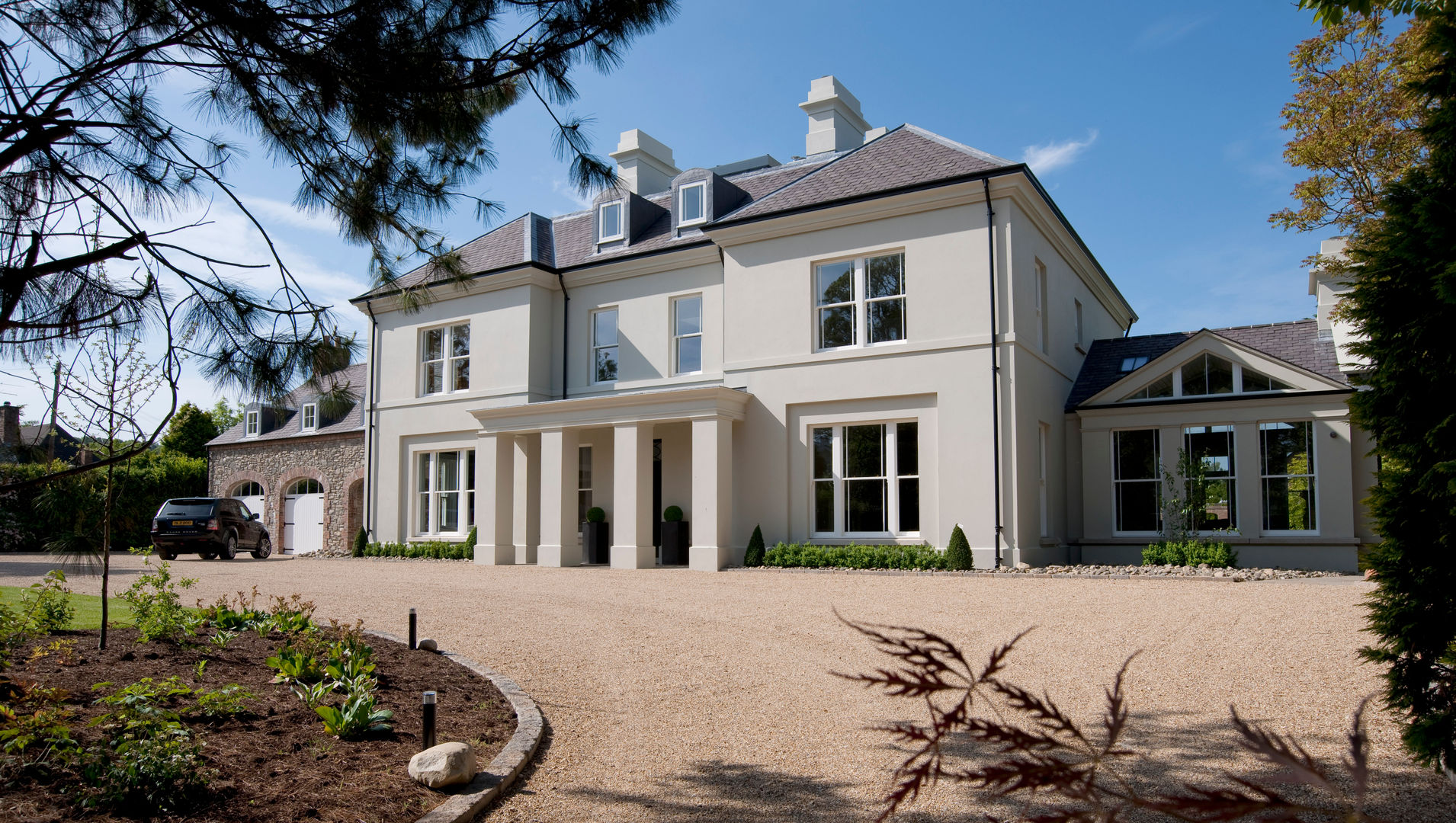 A classically styled dwelling with a modern sentiment, located within an Area of Townscape Character, Des Ewing Residential Architects Des Ewing Residential Architects Casas clássicas