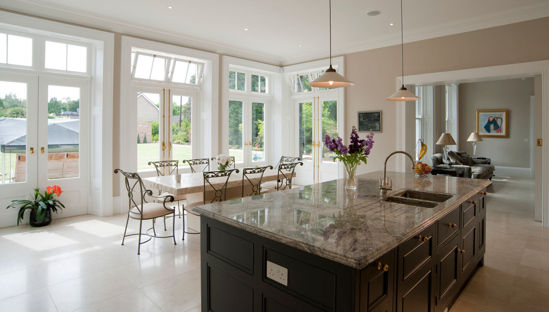 A classically styled dwelling with a modern sentiment, located within an Area of Townscape Character, Des Ewing Residential Architects Des Ewing Residential Architects Kitchen