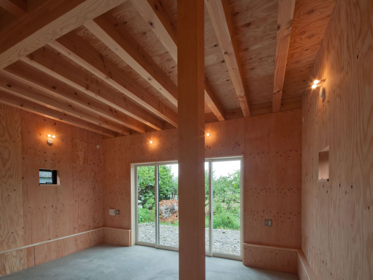 神戸町の家, FrameWork設計事務所 FrameWork設計事務所 Rustic style corridor, hallway & stairs