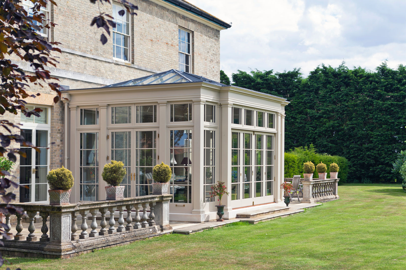 Grand Orangery on a Georgian Country Home Vale Garden Houses Konservatori Klasik Kayu Wood effect conservatory,orangery,garden room,outdoor,bespoke,timber,aluminium,glass,roof light,roof light