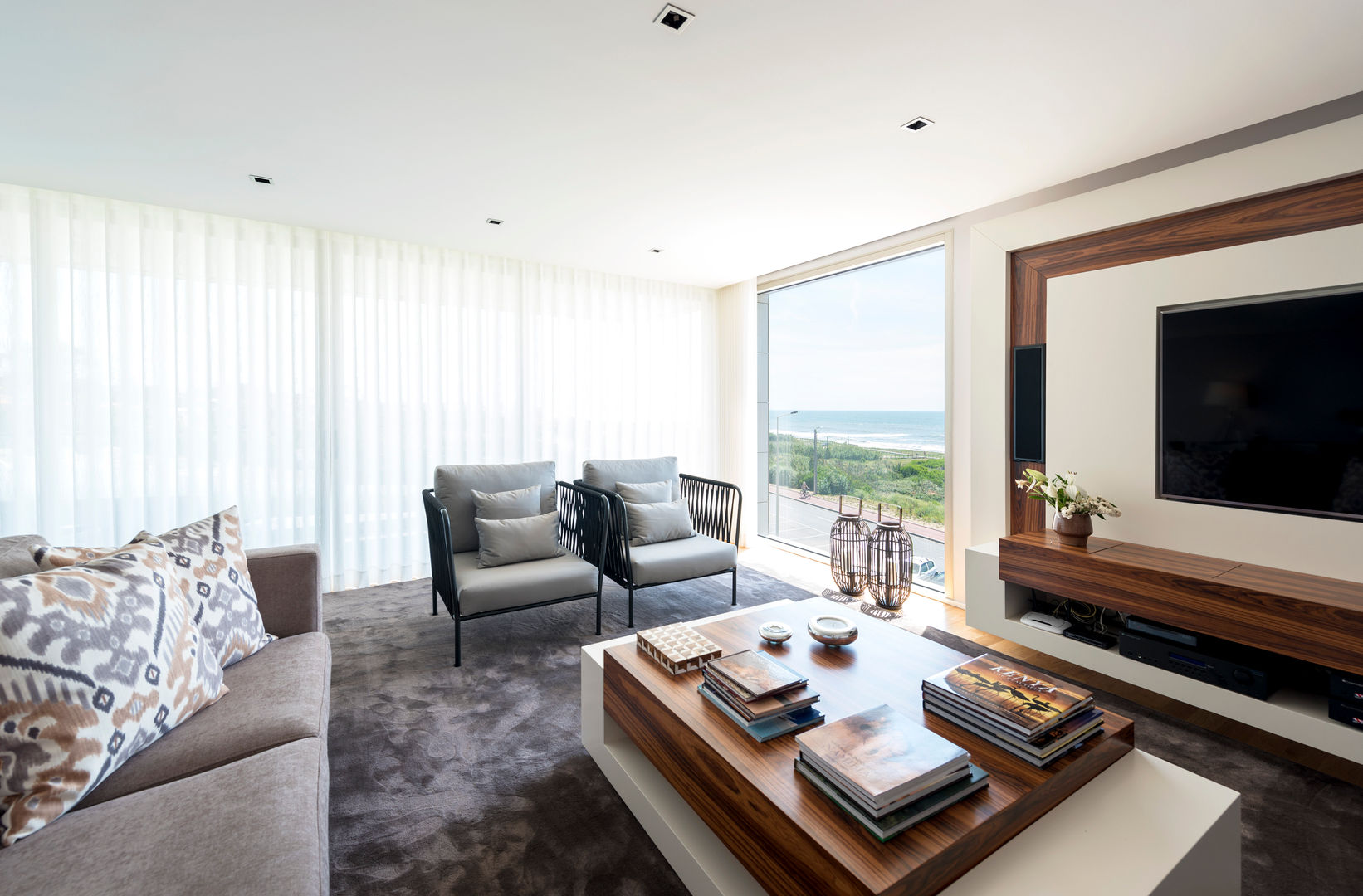 Home with a View, Filipa Cunha Interiores Filipa Cunha Interiores Modern living room