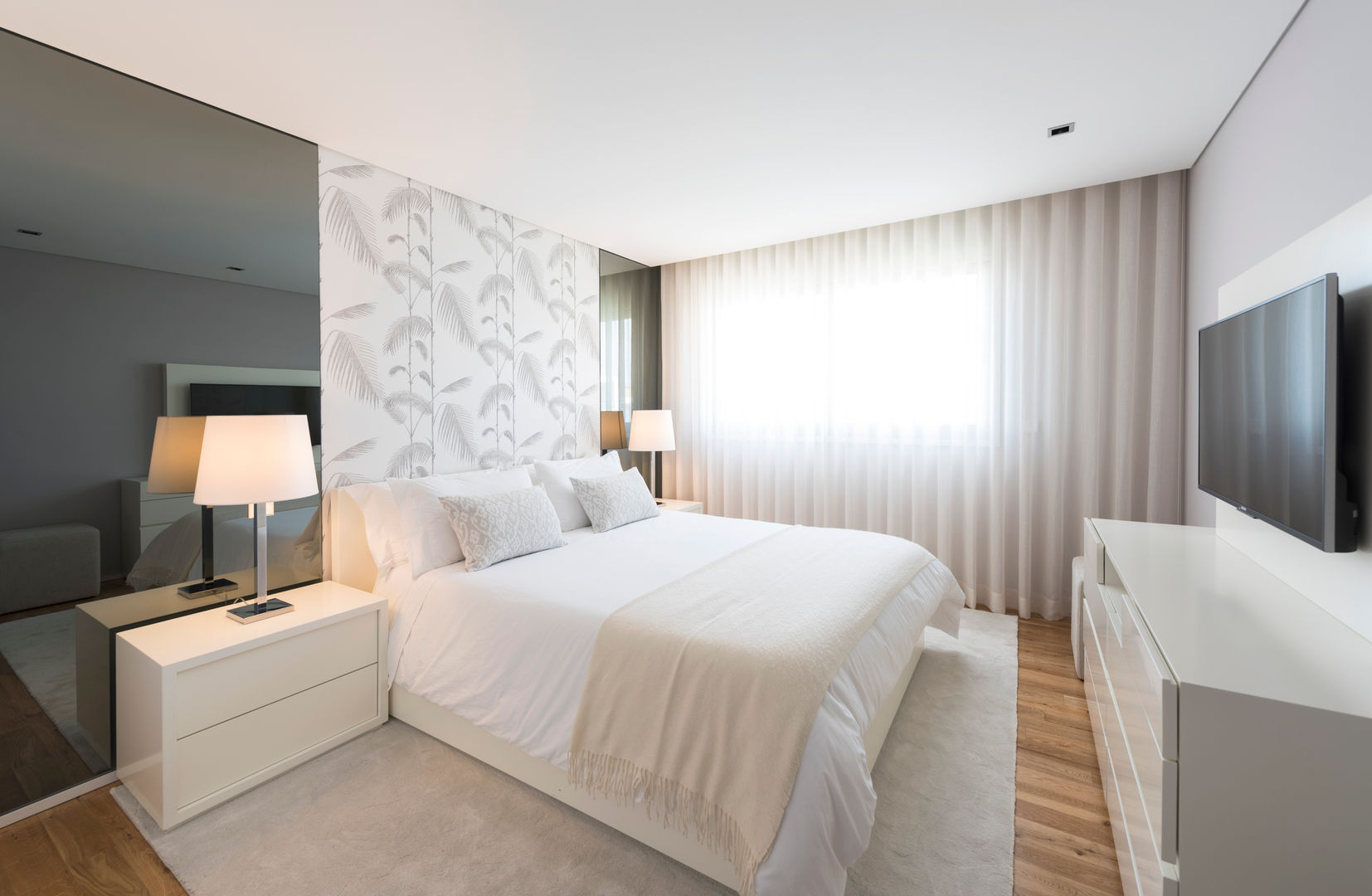 Home with a View, Filipa Cunha Interiores Filipa Cunha Interiores Modern style bedroom