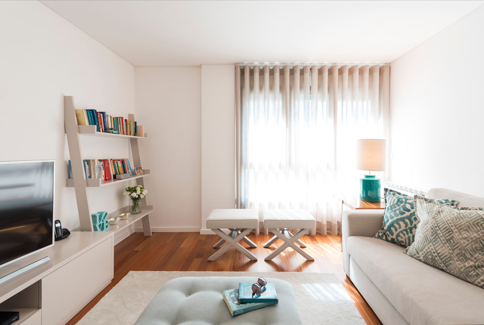 Super Cozy, Filipa Cunha Interiores Filipa Cunha Interiores Modern living room