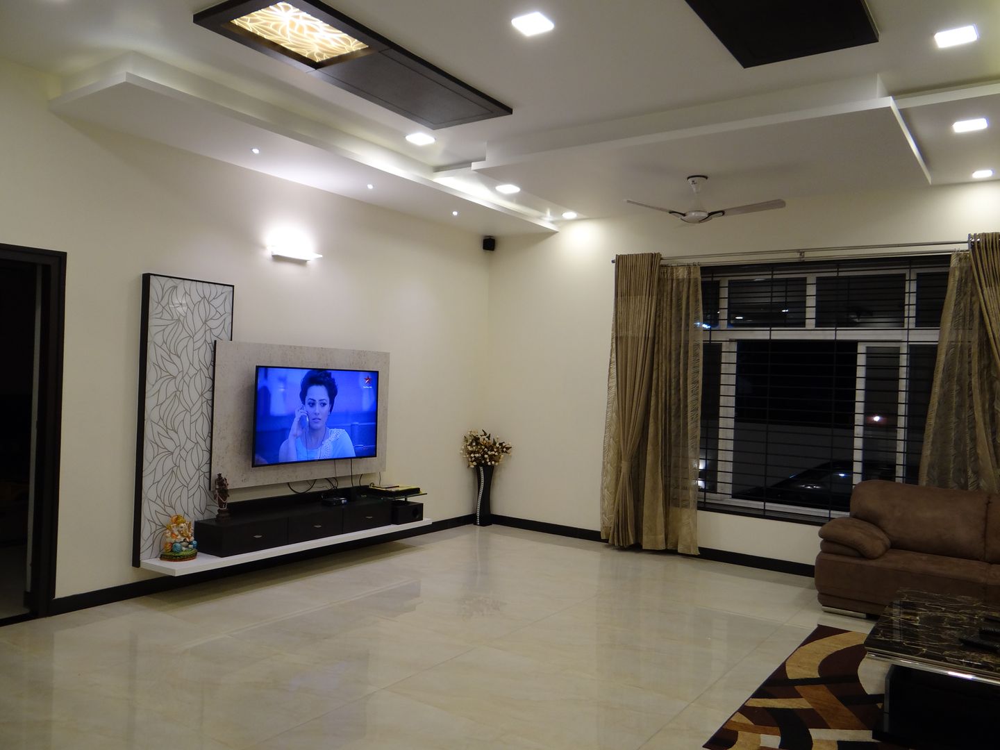 TV unit homify Modern living room