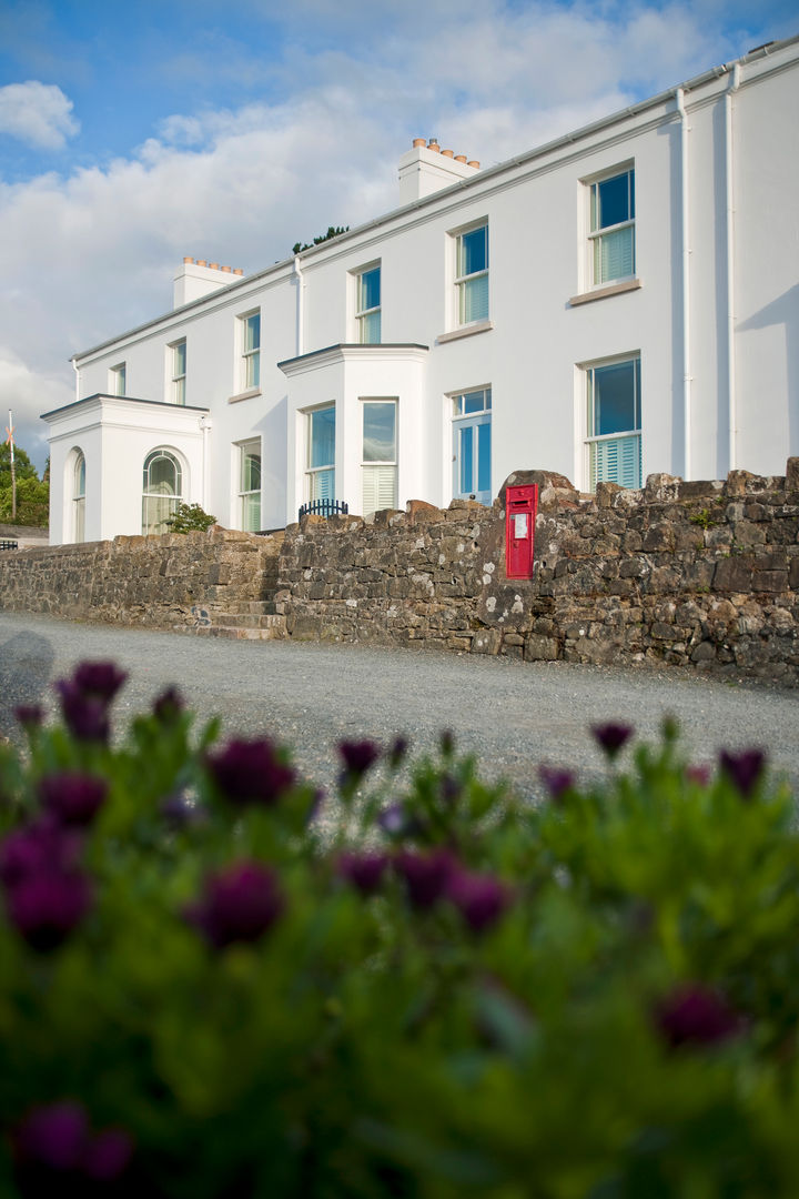 New dwelling added to row of fisherman's cottages, Des Ewing Residential Architects Des Ewing Residential Architects Case in stile minimalista