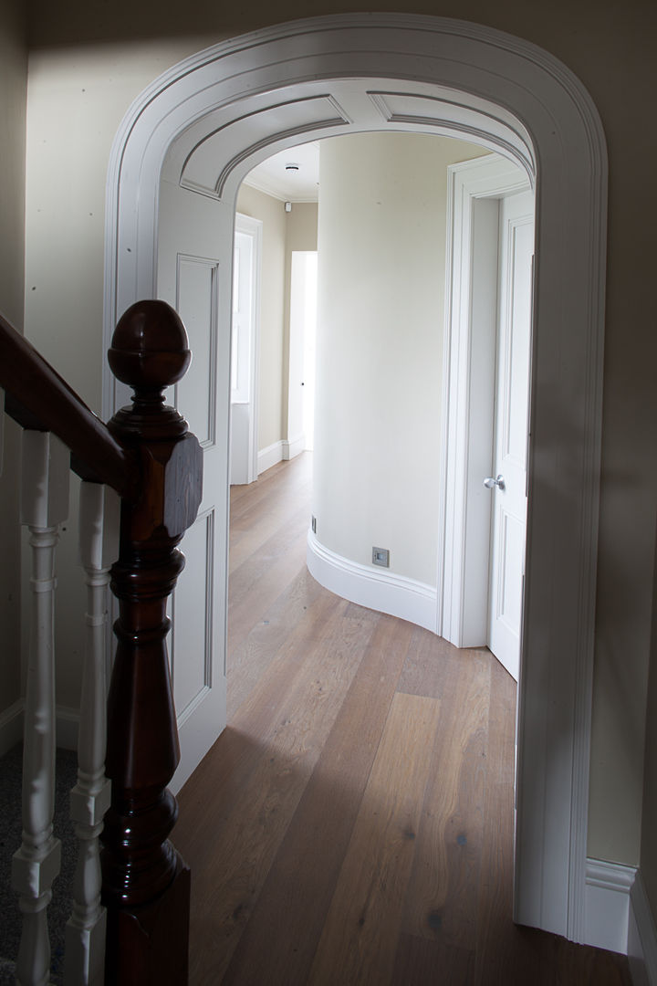 Restoration and extension of Grade 2 Listed country house, Des Ewing Residential Architects Des Ewing Residential Architects Country style corridor, hallway& stairs