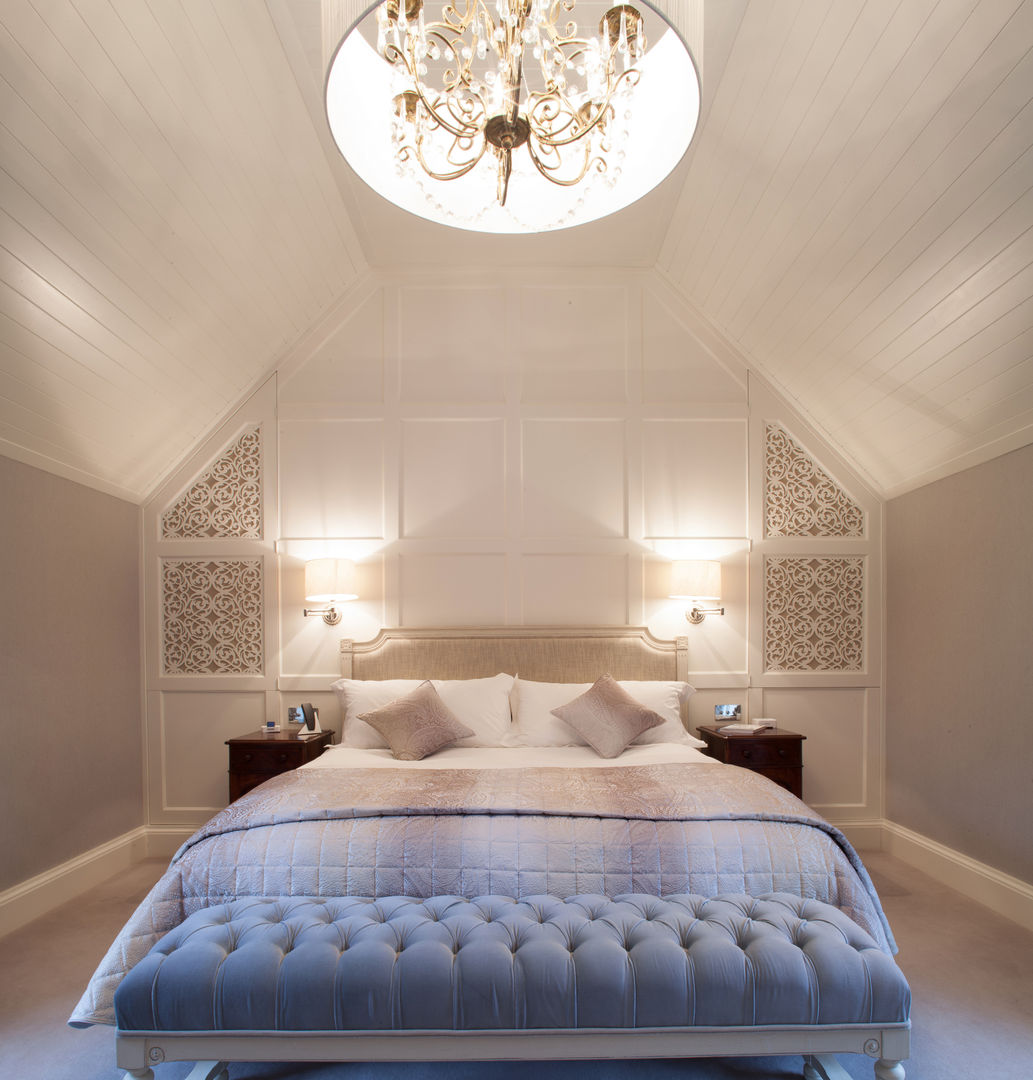 The mass of this restored country home is broken up by a series of linked volumes minimising its impact, Des Ewing Residential Architects Des Ewing Residential Architects Country style bedroom