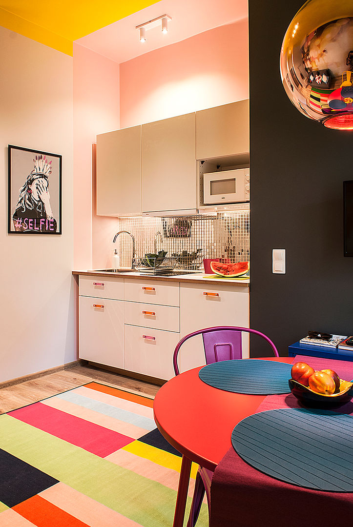 Apartament DISCO, Finchstudio Finchstudio Modern kitchen Multicolored