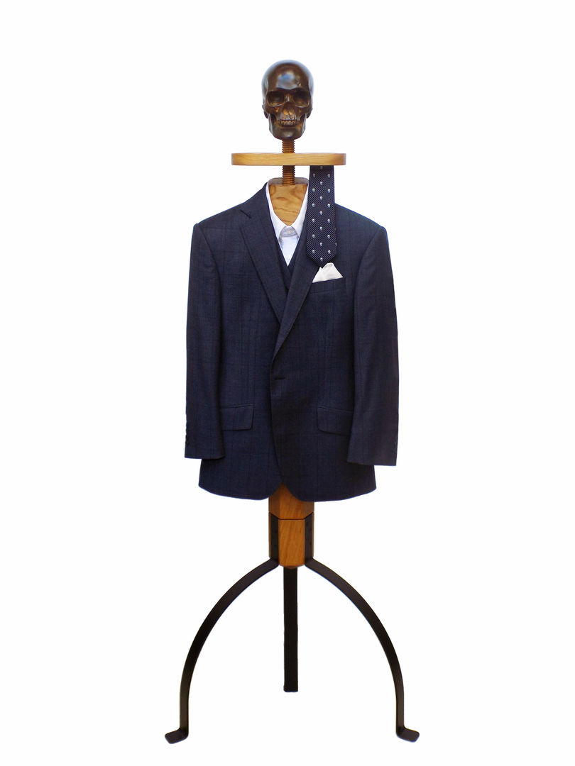 Hatstand Valet in oak with dark bronze skull hat rest homify Dressing room لکڑی Wood effect gentleman''s valet,suit stand,clothes stand,valet must,valet de suit,valet de chambre,bedroom,dressing room,hatstand,,',Accessories & decoration