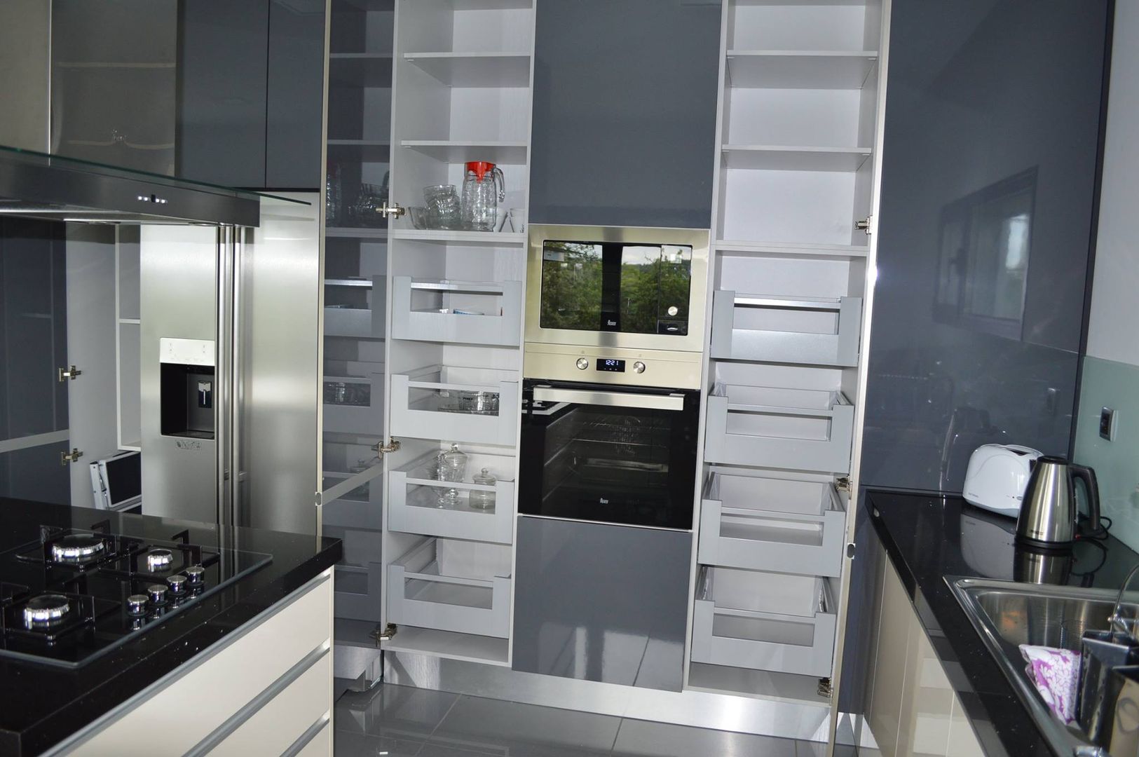 Cozinha em termolaminado com ilha, Ansidecor Ansidecor 모던스타일 주방 엔지니어드 우드 투명