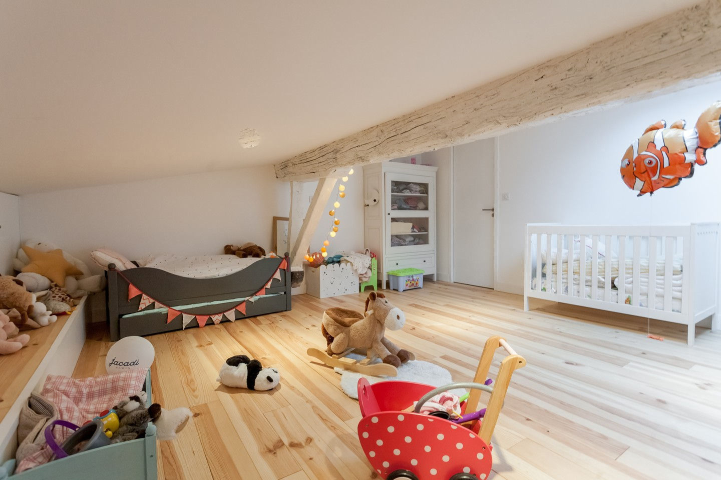 APPARTEMENT 175, FORT & SALIER FORT & SALIER Nursery/kid’s room