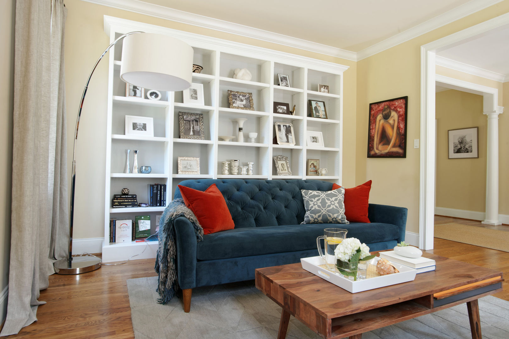 Eclectic Living Room, Larina Kase Interior Design Larina Kase Interior Design Living room Solid Wood Multicolored mid-century modern,eclectic living room,navy couch,navy blue sofa,Philadelphia,Philadelphia suburbs,Main Line,Wayne,Malvern