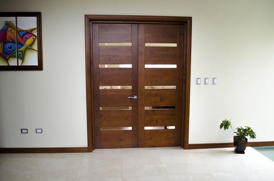 Puerta de acceso modelo Piamonte Ignisterra S.A. Puertas y ventanas de estilo moderno Madera Acabado en madera