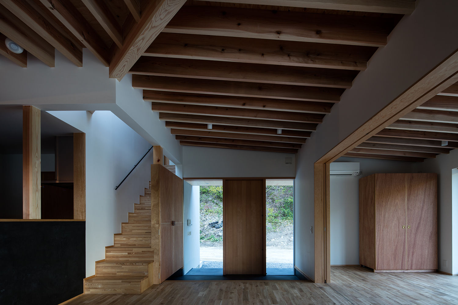 安並の家, TENK TENK Pasillos, halls y escaleras minimalistas
