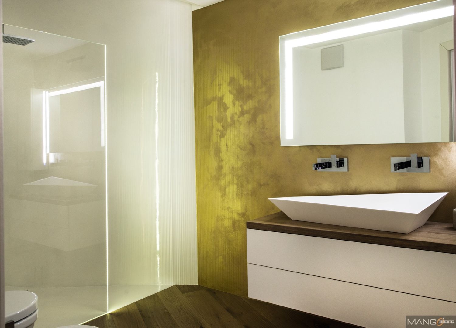 Ristrutturazione di un appartamento con arredi su misura, Mangodesign Mangodesign Modern bathroom