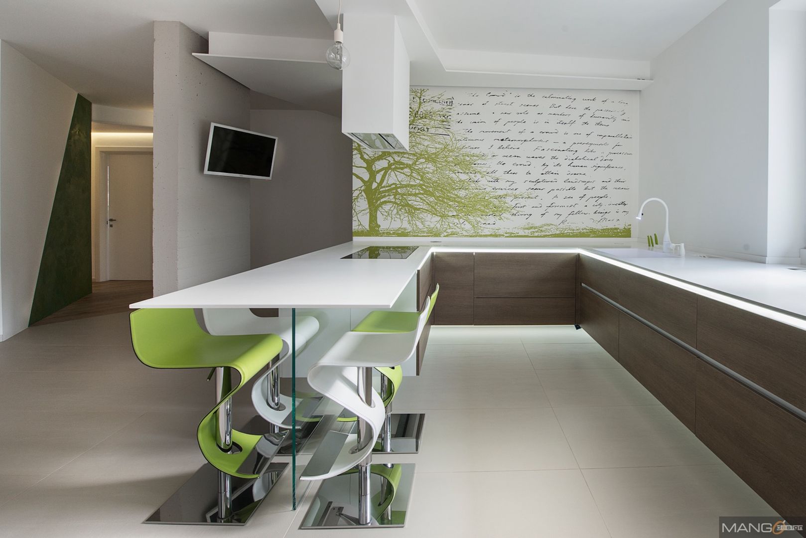 Ristrutturazione di un appartamento con arredi su misura, Mangodesign Mangodesign Modern kitchen