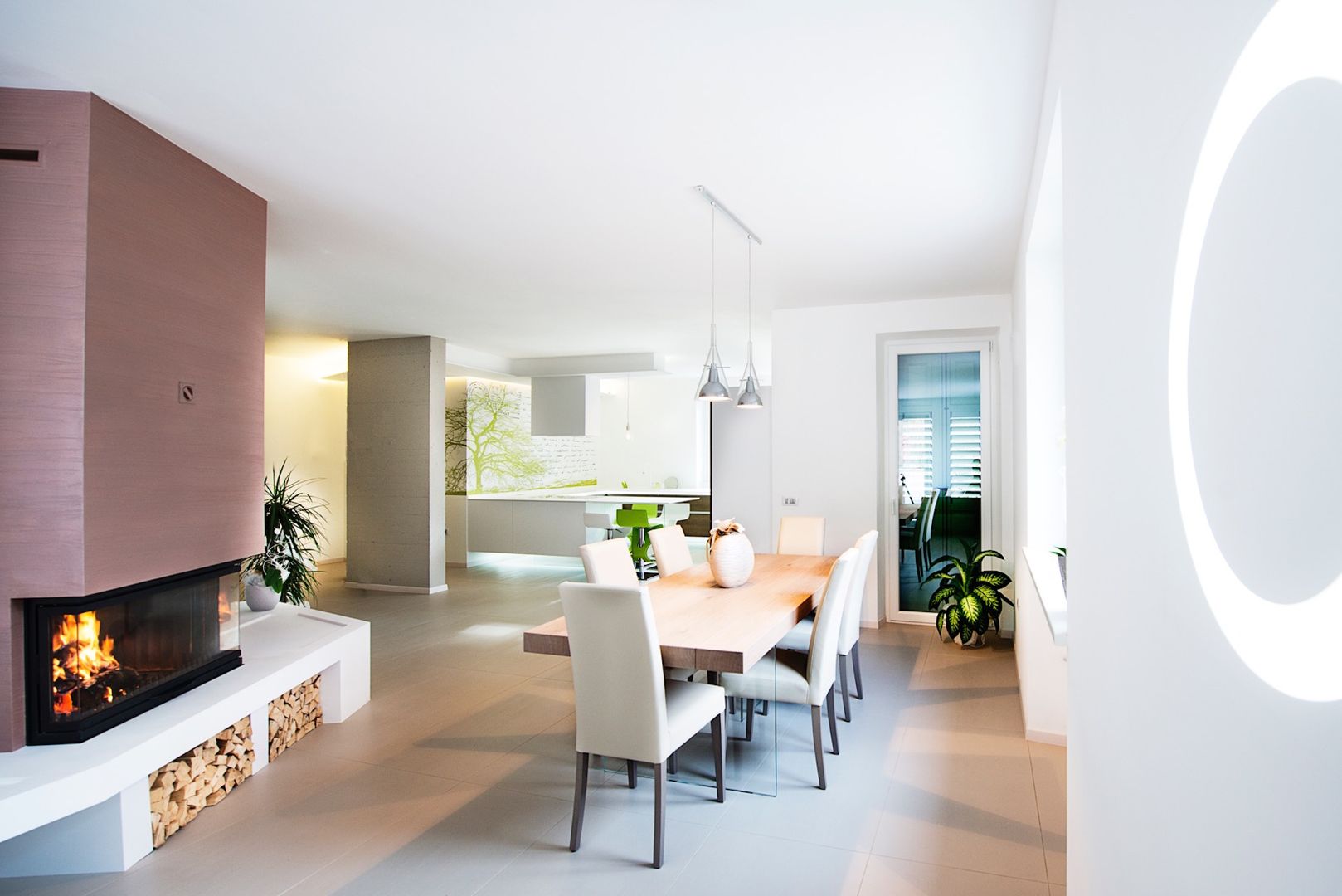 Ristrutturazione di un appartamento con arredi su misura, Mangodesign Mangodesign Modern living room