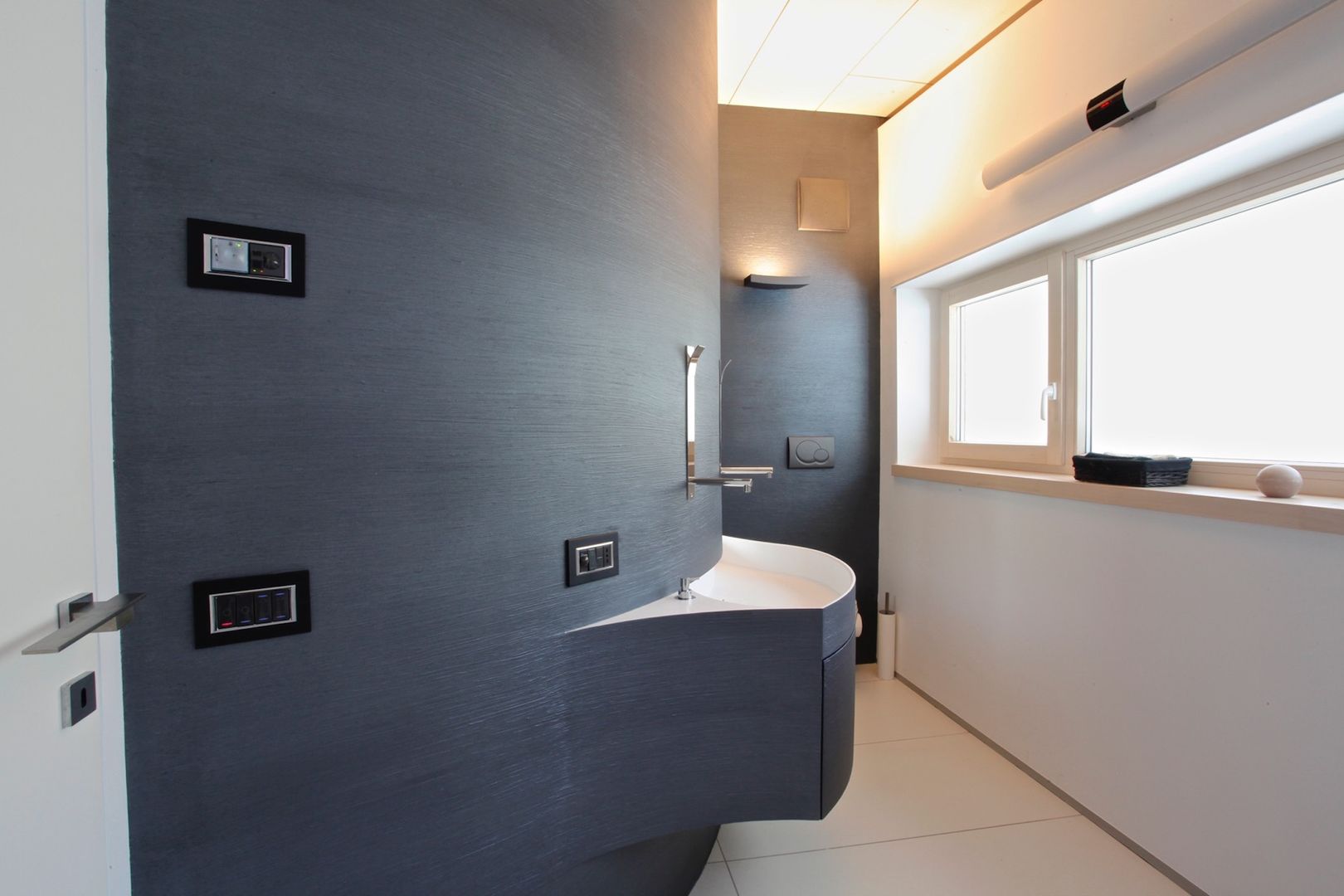 Villa in collina, Mangodesign Mangodesign Modern bathroom