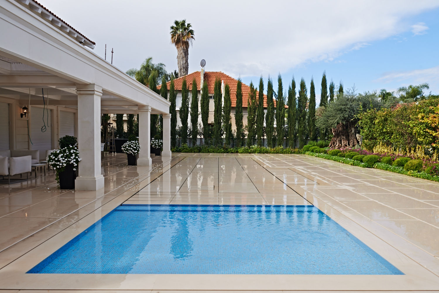 Stone covered Movable Floors, AGOR Engineering AGOR Engineering Piscinas de estilo moderno