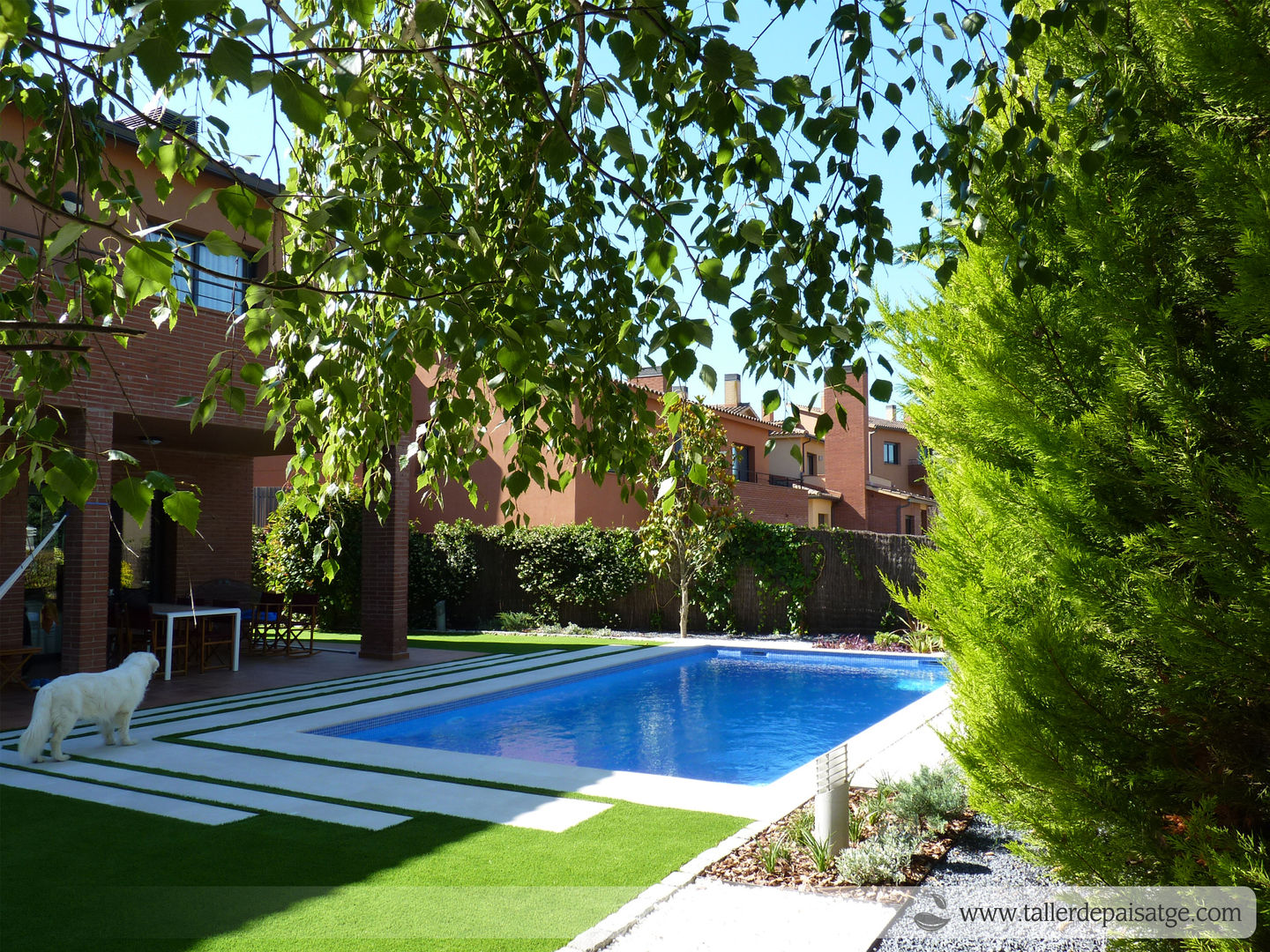 Jardín y Piscina en el valles, Taller de Paisatge Taller de Paisatge 모던스타일 수영장