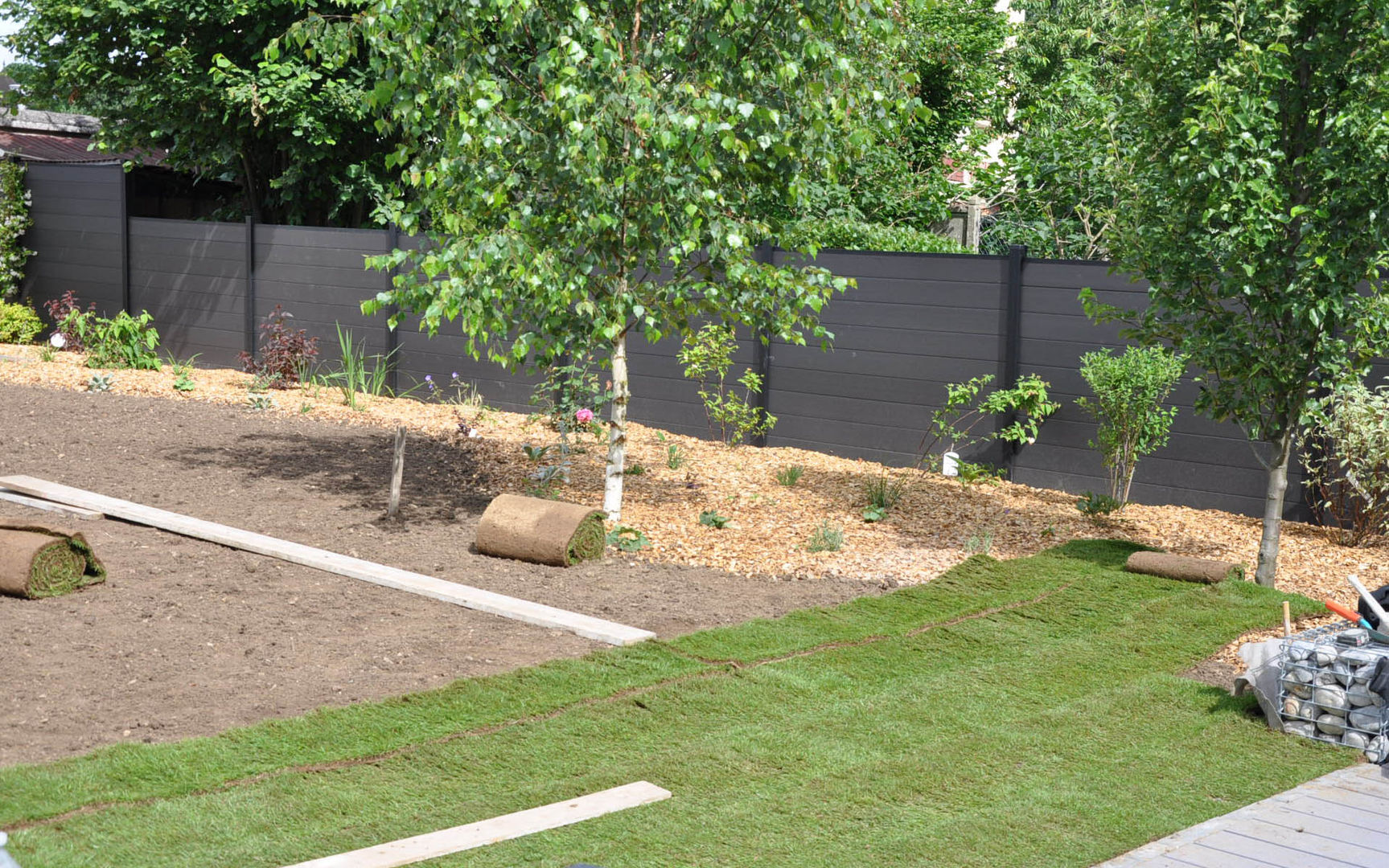 Pose de gazon en plaques homify Modern Garden