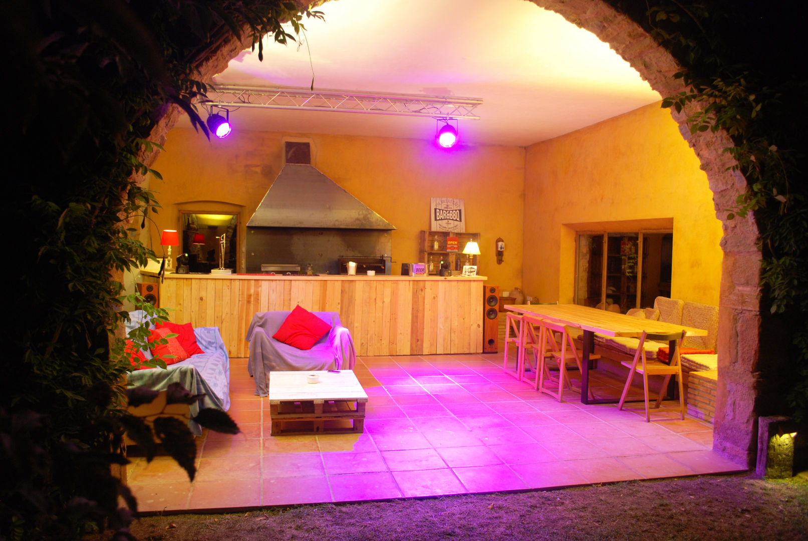 Bar, BBQ & ChillOut OutSide Tech Light Jardines de estilo rural