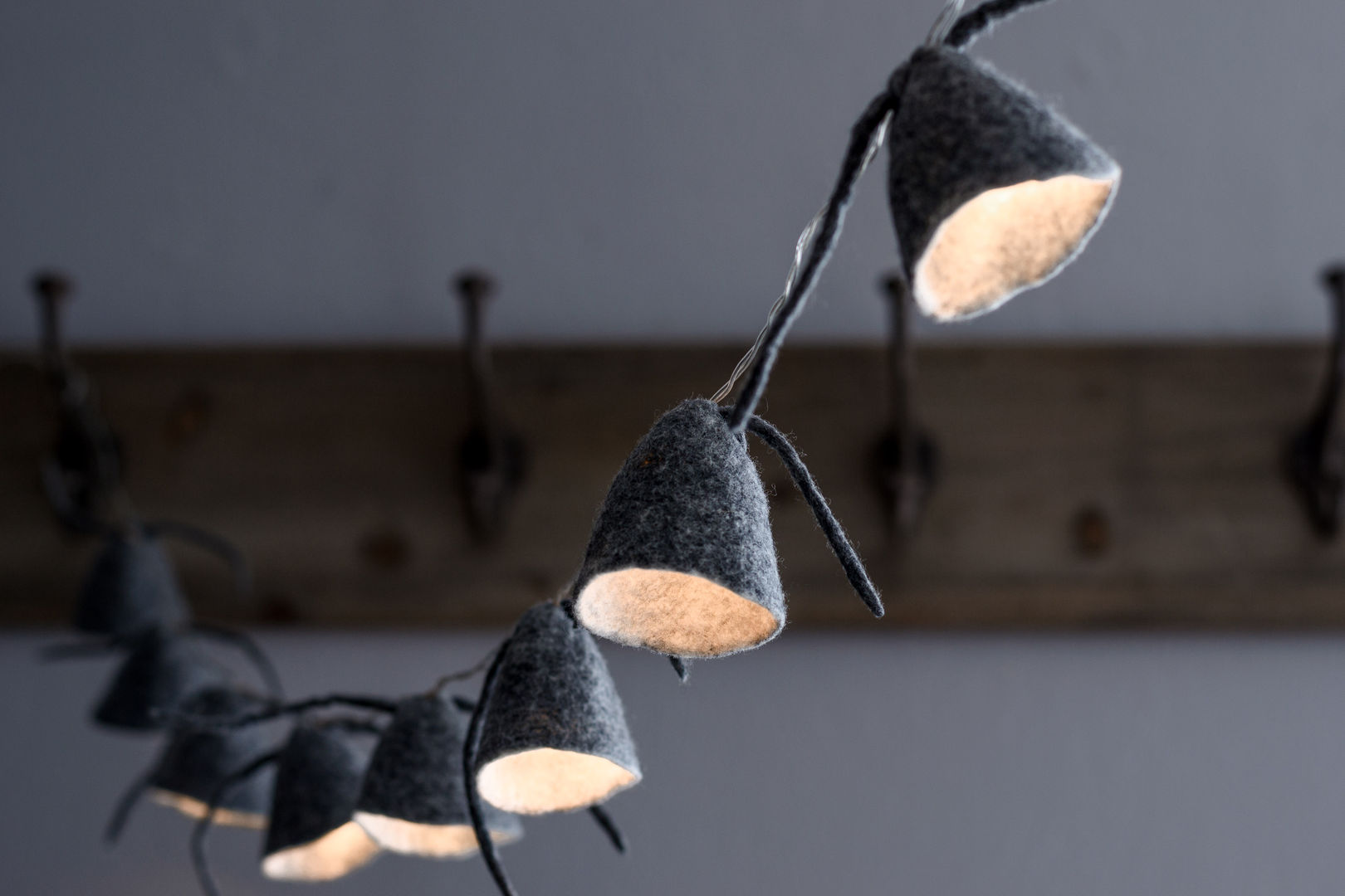 Garland string lights homify Scandinavische woonkamers Wol Oranje Accessoires & decoratie