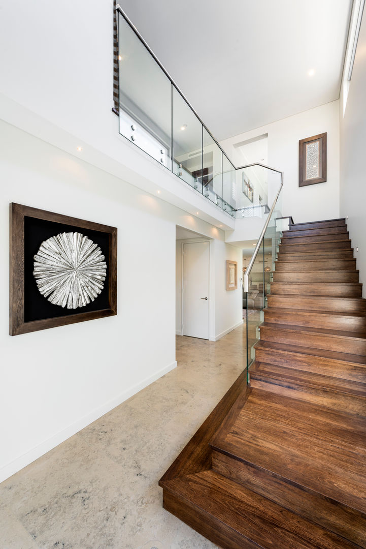 Entry & Staircase Moda Interiors Ingresso, Corridoio & Scale in stile moderno Piastrelle entry,hallway,wooden staircase,staircase