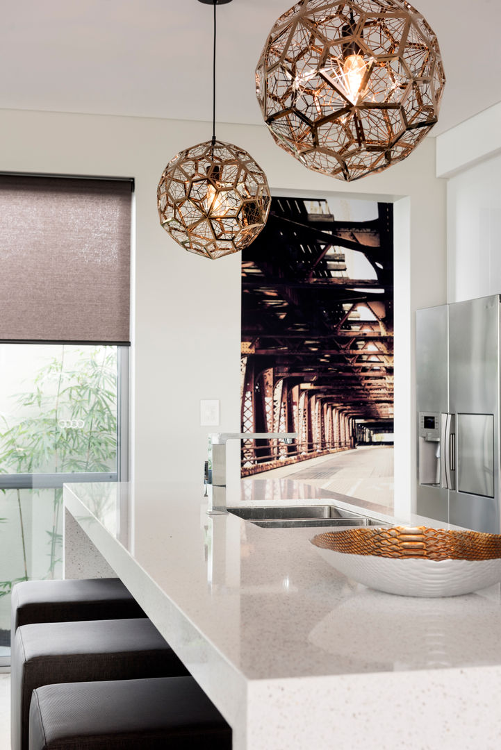 Kitchen Moda Interiors Cozinhas modernas Quartzo kitchen,island benchtop,lighting,rose gold lighting,undermount sink