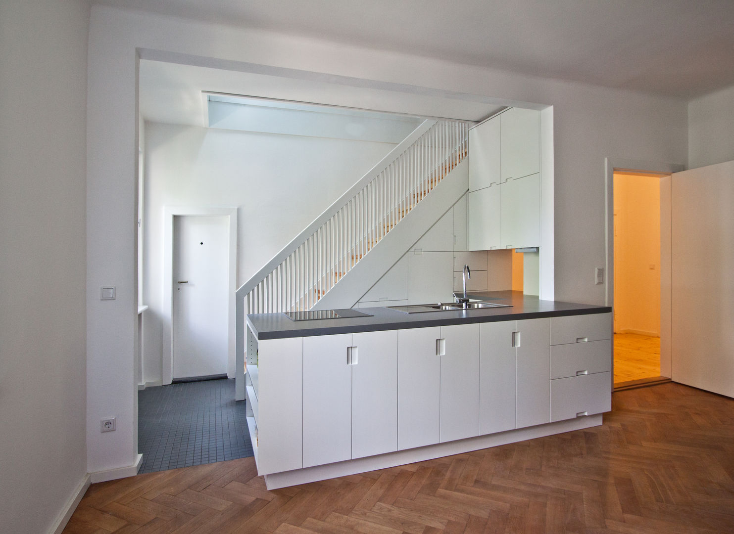 rebuilt kitchen & living area brandt+simon architekten Kitchen