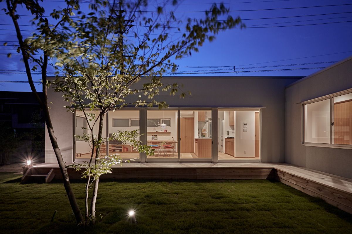 T字の家, toki Architect design office toki Architect design office Jardines de estilo moderno