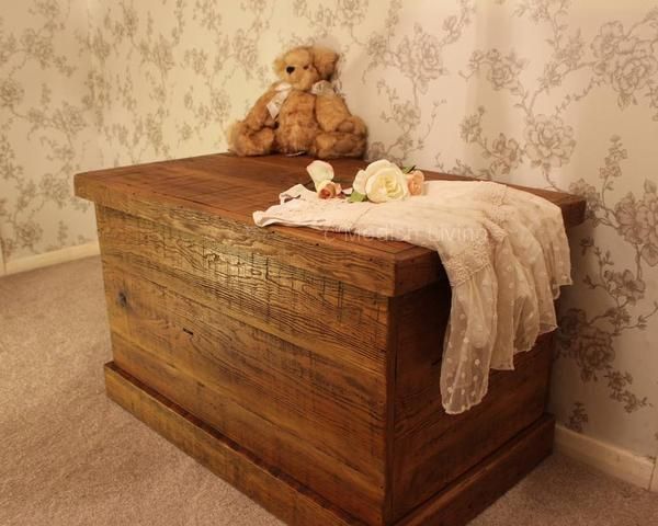 English Beam Reclaimed Wood Blanket Box homify ห้องนั่งเล่น ไม้ Wood effect ที่เก็บของ