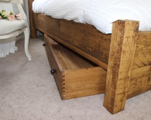 Reclaimed Under The Bed Wooden Bedroom Storage homify Soggiorno in stile rustico Legno Effetto legno Contenitori