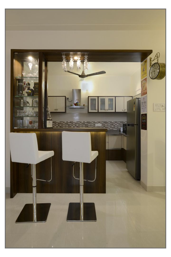 Residential Apartment on Bund Garden Road, Pune, Navmiti Designs Navmiti Designs Ruang Makan Modern Crockery & glassware